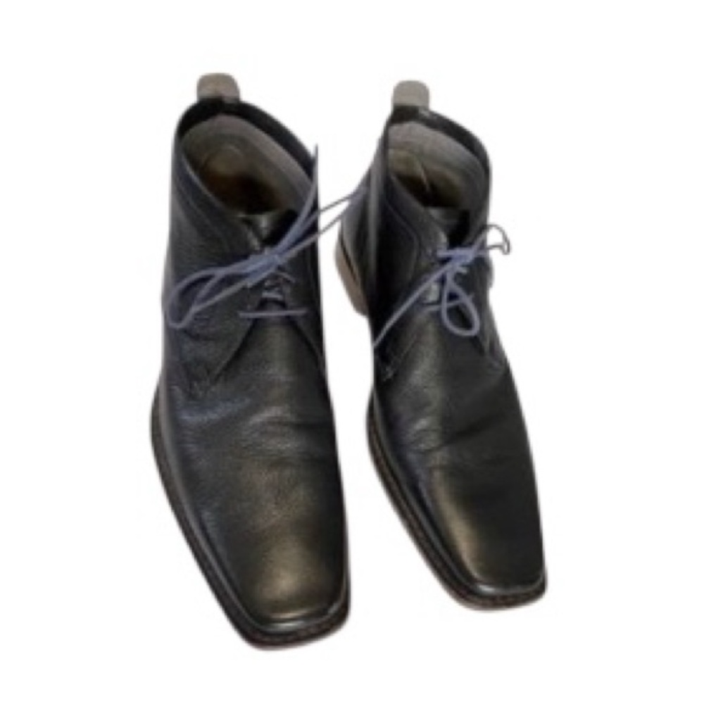 Ted Baker Square Toe Black Leather Chukka Boots with traditional blue shoe laces